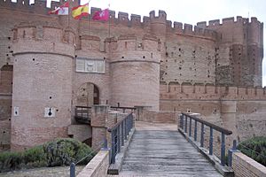 Archivo:Entrada del Castillo de La Mota