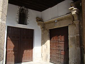 Archivo:España - Toledo - Convento de Santa Clara la Real - Entrada