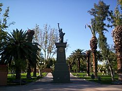 Archivo:Estatua de la Libertadad, Villa Aberastain, San Juan