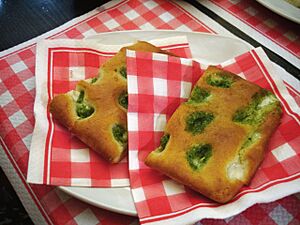 Archivo:Focaccia con pesto
