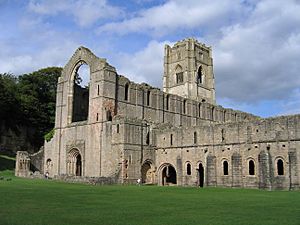 Archivo:Fountains Abbey view02 2005-08-27