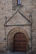 Archivo:Hastial de la Iglesia de Nuestra Señora del Olmo