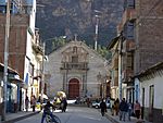 Huancavelica, calle comercial de una ciudad minera (mercurio) - panoramio.jpg