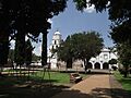Jardines con el ex convento de Tiripetio al fondo