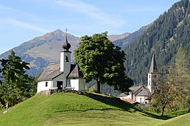 Kapelle Maria Schnee in Gaschurn und Michaelskirche.JPG