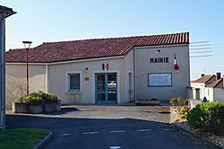 Mairie de Loge-Fougereuse (vue 2, Éduarel, 24 avril 2016).JPG