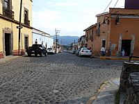 Archivo:Malinalco, centro urbano, carretera de Morelos