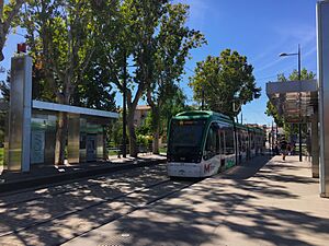 Archivo:Metro de Granada - Fernando de los Ríos 3