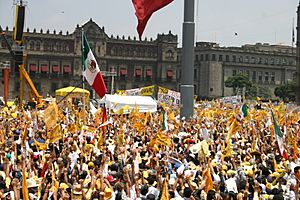 Archivo:Mexico City rally 7-30-06 12
