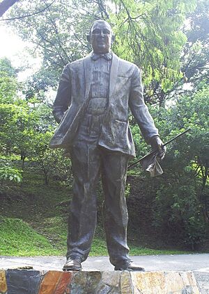 Archivo:Montecristo de Luz Maria Piedrahita-Medellin