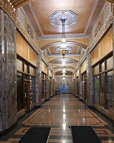 Archivo:Philcade Building lobby hall Tulsa OK 2024-03-01 10-49-19