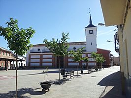 Plaza mayor e iglesia parroquial.