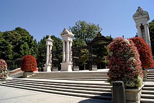 Archivo:Puerta de España