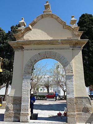 Archivo:Puerta del castillo Benetússer