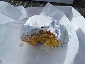 Queijadas aus Vila Franca do Campo, Azoren 2016 03.JPG
