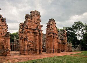 Archivo:San Ignacio Miní mission ruins
