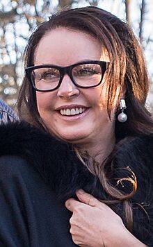 Sarah Brightman (cropped).jpg
