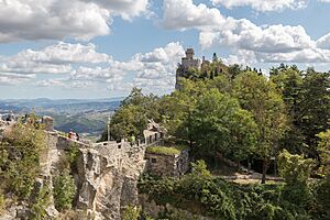 Archivo:Segunda Torre, San Marino, 2022-09-20, DD 38