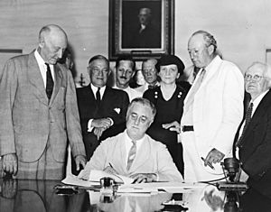 Archivo:Signing Of The Social Security Act