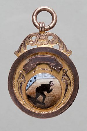 Archivo:Sporting Medal and Box – ABDMS082162 – Aberdeen City Council (Archives, Gallery and Museums Collection)