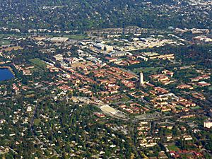 Archivo:Stanford Campus Aerial Photo