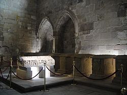 Archivo:Tapa del sepulcro de la reina Blanca Garcés de Navarra, madre de Alfonso VIII de Castilla, y panteón de infantes del monasterio de Nájera
