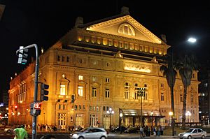 Archivo:Teatro Colón (2)