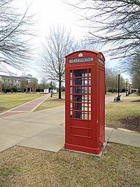 Archivo:Telephone Booth at Troy University