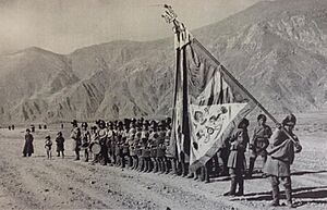 Archivo:Tibetan Army with Tibetan Flag, 1942