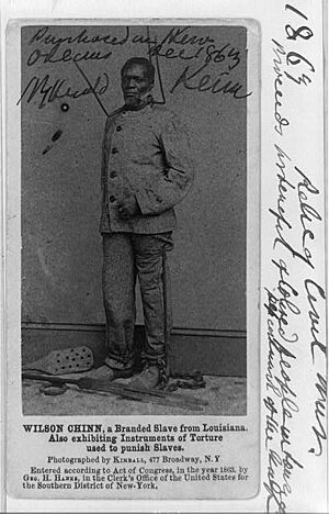 Archivo:Wilson Chinn, a branded slave from Louisiana-Also exhibiting instruments of torture used to punish slaves LCCN96524703