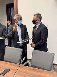 Archivo:Xavier Becerra and Peter Turkson at 2021 G20 Health Ministers' Meeting (2)