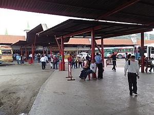 Archivo:Zona de embarque, terminal de Valencia (Venezuela)