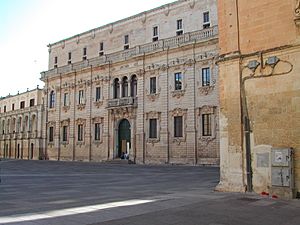 Archivo:2048x1056 Episcopio Lecce