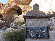 312 Arnau Mir de Tost (Foradada), sota la roca Foradada.JPG