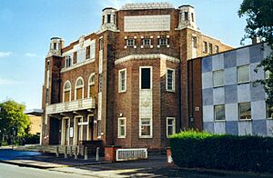 Archivo:ABC Weekend TV studios in Didsbury Manchester