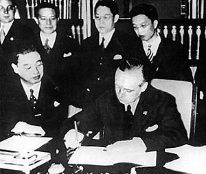 Archivo:Anti-Comintern Pact signing 1936