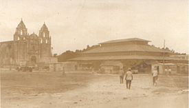 Archivo:Antiguo Mercado de Madera en Oxkutzcab construido por Genaro Vázquez. Foto tomada en 1966