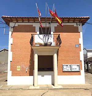 Archivo:Ayuntamiento de Calzada del Coto