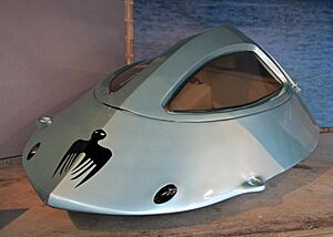 Archivo:Bath-O-Sub (Diamonds Are Forever) front-left National Motor Museum, Beaulieu
