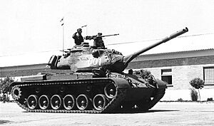 Archivo:C-16. Tte.Cnel Rovira en carro 001