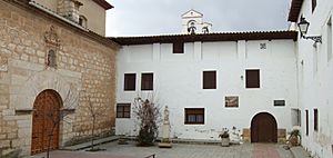 Archivo:Calamocha - Convento de la Concepción - Patio interior