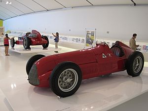 Archivo:Car Musée Enzo Ferrari 0008