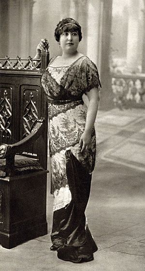 Archivo:Carmen de Burgos y Seguí, ca. 1913