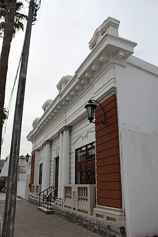 Casa Isauro Martínez.jpg