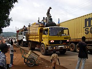 Archivo:Central African Republic - Trucks in Bangui