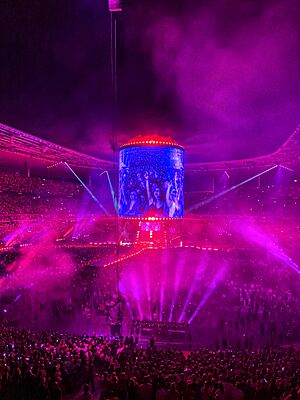 Archivo:Central Tour Indochine Paris Stade de France
