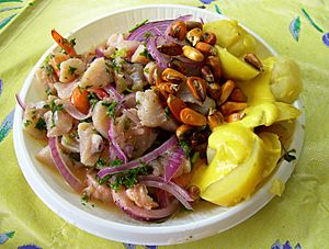 Archivo:Ceviche with cancha at Peruvian Market, Caracas