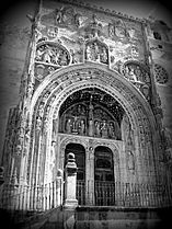 Entrance to the Santa María la Real Church - black and white photo - Aranda de Duero - Spain