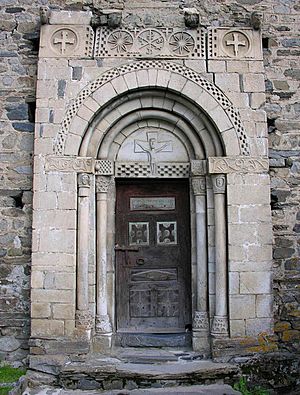 Archivo:Escunhau - Portada de Sant Pere