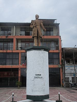 Archivo:Estatua a Ramón Castilla en Iquitos